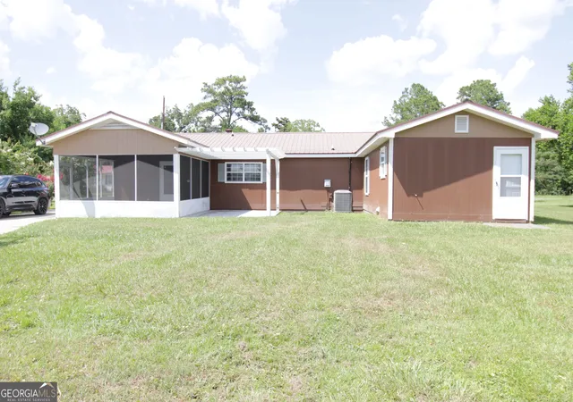 Photo 3 of Single family home for sale at 1925 Elaine Ave, Waycross, GA 31503 | MLS# 10823891 | Listing updated on 2026-09-18