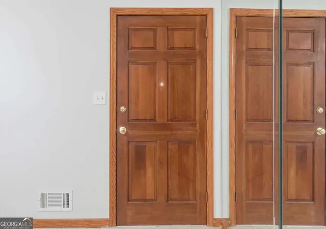 Photo 3 of Single family home for sale at 3283 Meadowview Ln Sw, Marietta, GA 30008 | MLS# 10788880 | Listing updated on 2026-08-28