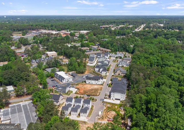 Listing Photo 2 - Condo for sale in building located at 1050 Blair Ln, Peachtree City, GA 30269 - Unit #202