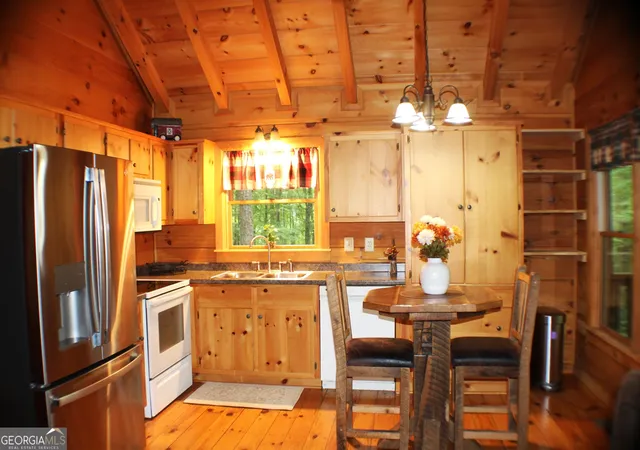Photo 4 of Single family home for sale at 90 Pine Tree Dr, Blue Ridge, GA 30513 | MLS# 10834829 | Listing updated on 2026-09-11