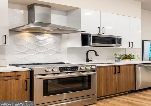 Photo 4 of Condo for sale at 112 Rogers St Ne #202, Atlanta, GA 30317 | MLS# 10831872 | Listing updated on 2026-09-30