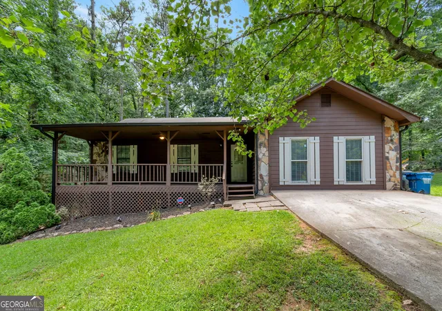 Homes for sale in Snellville, GA | 4097 Stacy Ln, Snellville, GA 30039 | MLS# 10726101