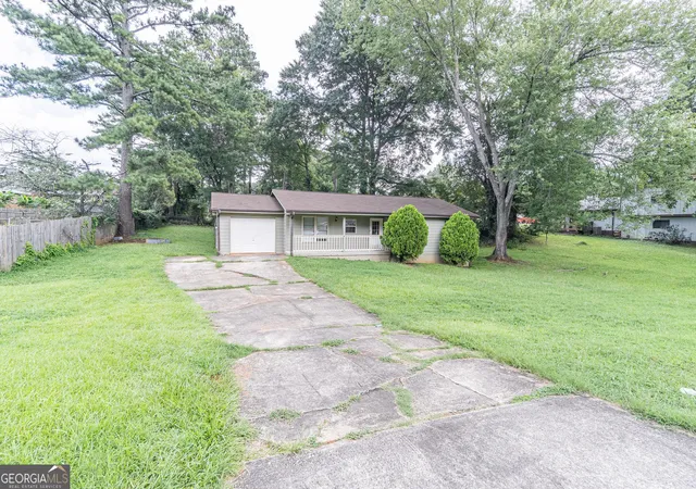 Photo 3 of Single family home for sale at 950 Doeskin Dr Nw, Conyers, GA 30012 | MLS# 10823160 | Listing updated on 2026-09-18