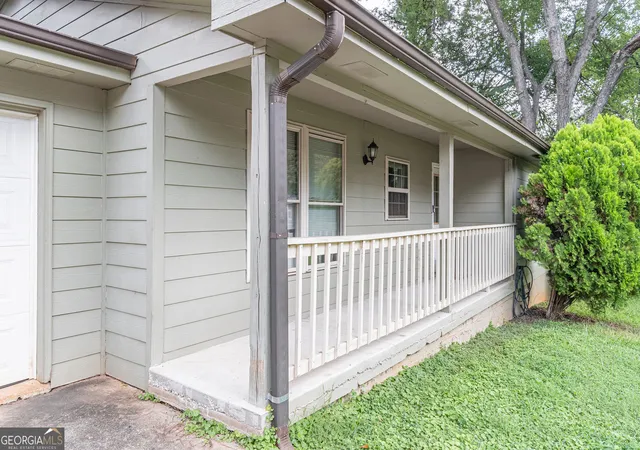 Photo 3 of Sale Pending at 950 Doeskin Dr Nw, Conyers, GA 30012 | MLS# 10823160 | Listing updated on 2026-10-05