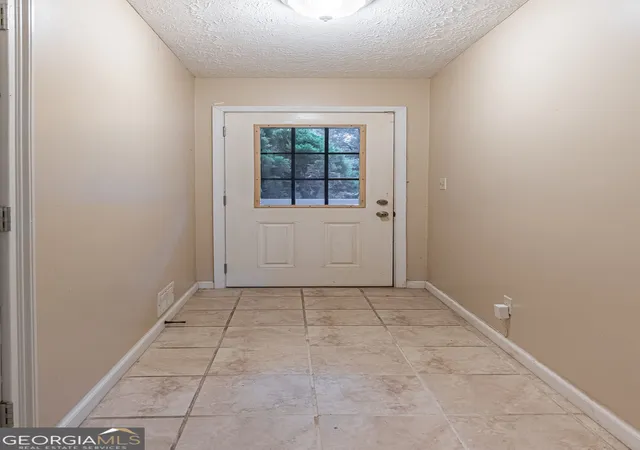Photo 4 of Sale Pending at 950 Doeskin Dr Nw, Conyers, GA 30012 | MLS# 10823160 | Listing updated on 2026-10-05