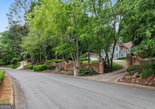 4th image of 590 Valley Hall Dr, Atlanta, GA 30350 | MLS# 10760610