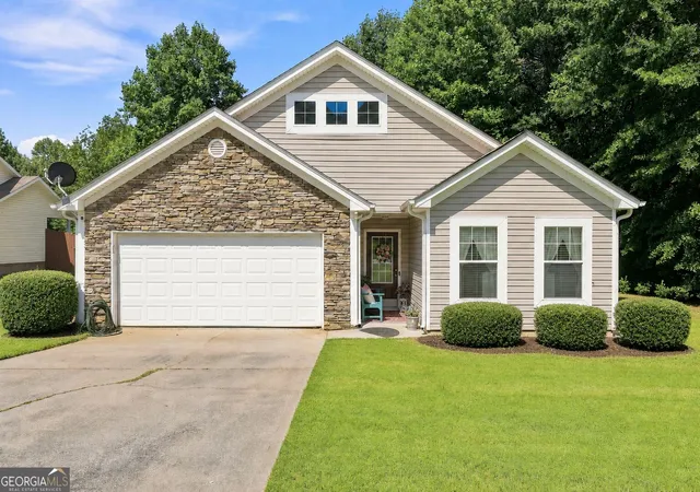 1st image of 118 Meadowbrook Ln, Grantville, GA 30220 | MLS# 10827939