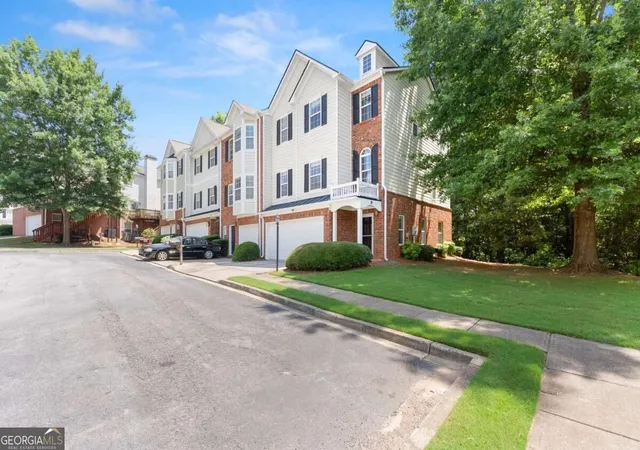 Photo 4 of Townhouse for sale at 446 Sandtrap Ln, Buford, GA 30518 | MLS# 10830333 | Listing updated on 2026-09-04