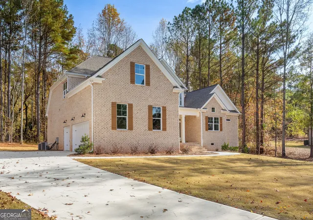 Photo 2 of Single family home for sale at 2002 Millstream Ct, Griffin, GA 30224 | MLS# 10835086 | Listing updated on 2026-09-11