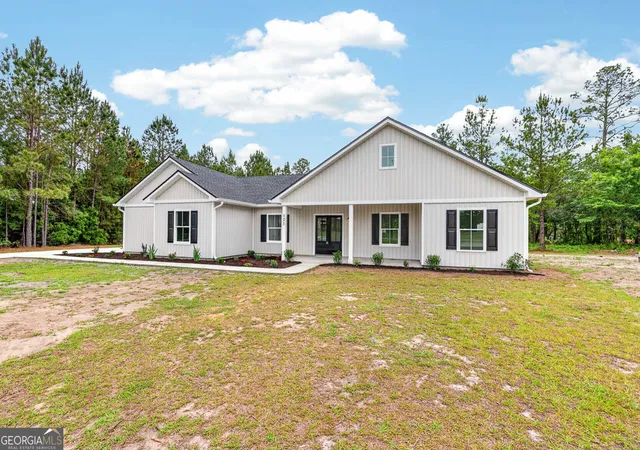 Homes for sale in Waynesville, GA | 121 Bartram Loop, Waynesville, GA 31566 | MLS# 10758244