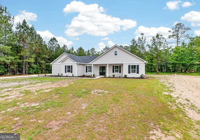 Homes for sale in Waynesville, GA | 121 Bartram Loop, Waynesville, GA 31566 | MLS# 10758244