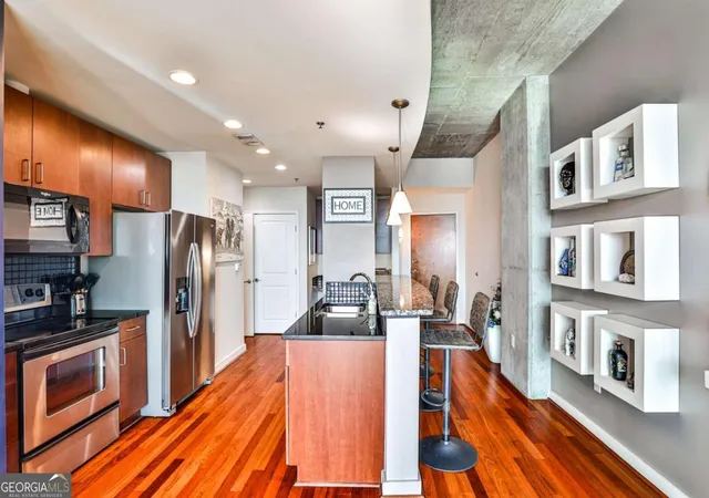 3rd image of 250 Pharr Rd, Atlanta, GA 30305