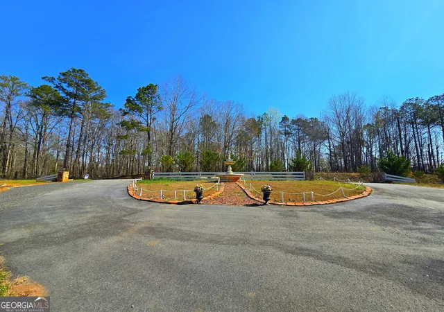 Photo 3 of Manufactured home for sale at 2001 Rocky Crk Rd, Mansfield, GA 30055 | MLS# 10801541 | Listing updated on 2026-08-07