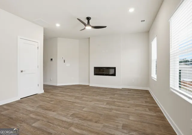 Photo 4 of Single family home for sale at 368 Jarrett St, Fairburn, GA 30213 | MLS# 10835860 | Listing updated on 2026-09-12