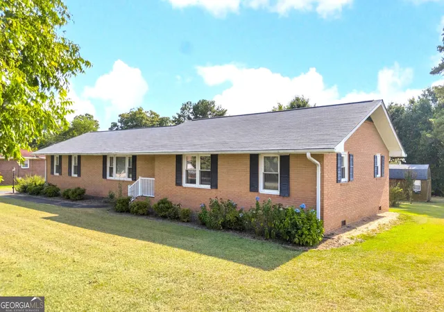 Photo 2 of Manufactured home for sale at 1229 Crestview Dr, Elberton, GA 30635 | MLS# 10834657 | Listing updated on 2026-09-17
