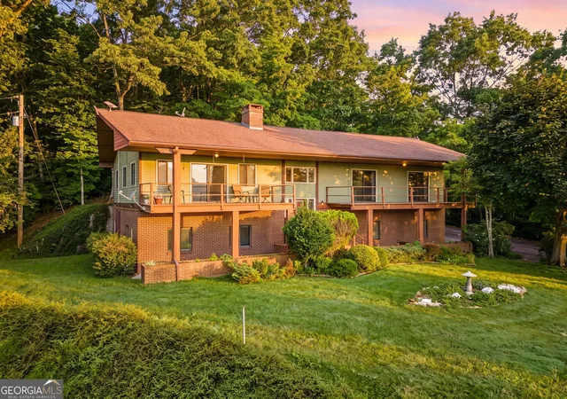 Photo 4 of Single family home for sale at 1135 Daves Crk Rd, Franklin, NC 28734 | MLS# 10829750 | Listing updated on 2026-09-03