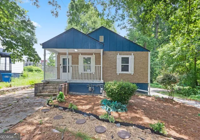 1st image of 537 W Lake Ave Nw, Atlanta, GA 30318 | MLS# 10807039