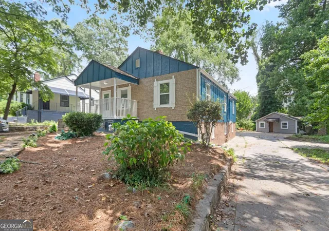 2nd image of 537 W Lake Ave Nw, Atlanta, GA 30318 | MLS# 10807039