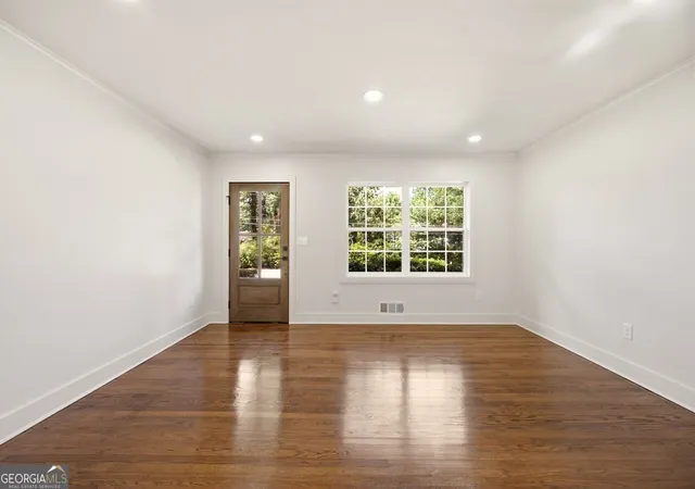 Photo 4 of Single family home for sale at 215 Valley Dr, Roswell, GA 30075 | MLS# 10829888 | Listing updated on 2026-09-03