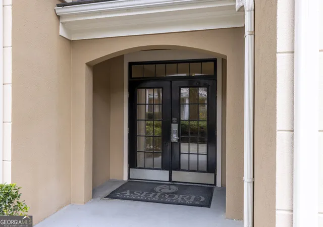 Listing Photo 1 - Condo for sale in building located at 131 Ashford Cir, Dunwoody, GA 30338 - Unit #131
