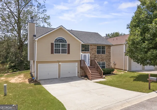 Photo 2 of Single family home for sale at 27 Waters Edge Way, Fayetteville, GA 30215 | MLS# 10820630 | Listing updated on 2026-08-20