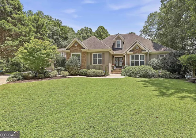 Photo 3 of Single family home for sale at 20 Clubview Ct, Newnan, GA 30265 | MLS# 10805633 | Listing updated on 2026-08-07