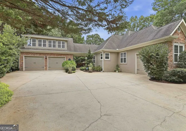 Photo 4 of Single family home for sale at 20 Clubview Ct, Newnan, GA 30265 | MLS# 10805633 | Listing updated on 2026-08-07