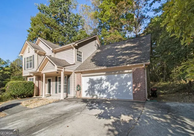 Photo 3 of Single family home for sale at 4545 Forrest Bnd Ct, Snellville, GA 30039 | MLS# 10632709 | Listing updated on 2026-09-23