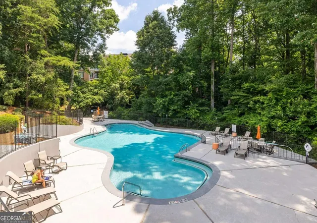 Listing Photo 2 - Condo for sale in building located at 5356 Brooke Ridge Dr, Dunwoody, GA 30338 - Unit #