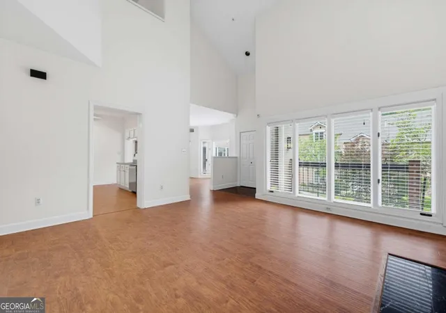 Listing Photo 3 - Condo for sale in building located at 5356 Brooke Ridge Dr, Dunwoody, GA 30338