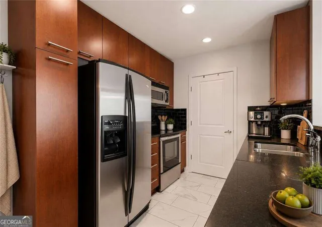 Photo 4 of Condo for sale at 3324 Peachtree Rd Ne #814, Atlanta, GA 30326 | MLS# 10789233 | Listing updated on 2026-09-10