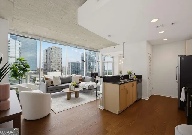 Photo 4 of Condo for sale at 943 Peachtree St NE #1218, Atlanta, GA 30309 | MLS# 10821359 | Listing updated on 2026-10-02
