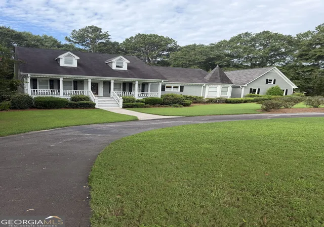 Photo 1 of Single family home for sale at 2820 Bay Ridge Dr, Loganville, GA 30052 | MLS# 10822347 | Listing updated on 2026-09-14