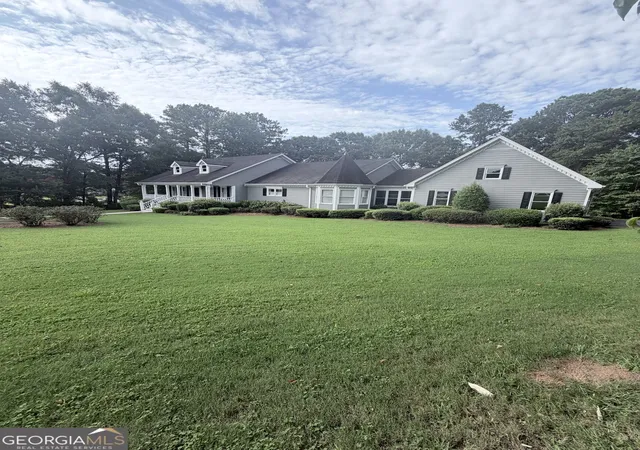 Photo 2 of Single family home for sale at 2820 Bay Ridge Dr, Loganville, GA 30052 | MLS# 10822347 | Listing updated on 2026-09-14
