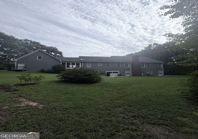 Photo 3 of Single family home for sale at 2820 Bay Ridge Dr, Loganville, GA 30052 | MLS# 10822347 | Listing updated on 2026-09-14