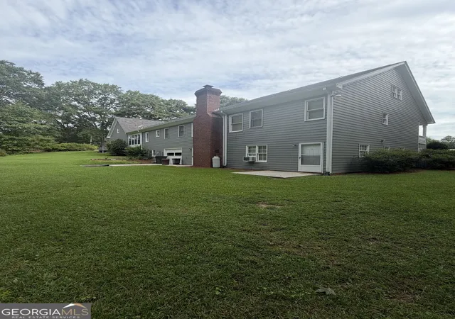Photo 4 of Single family home for sale at 2820 Bay Ridge Dr, Loganville, GA 30052 | MLS# 10822347 | Listing updated on 2026-09-14