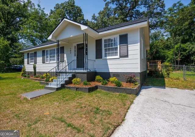 2nd image of 102 George Dr, Warner Robins, GA 31093 | MLS# 10799776
