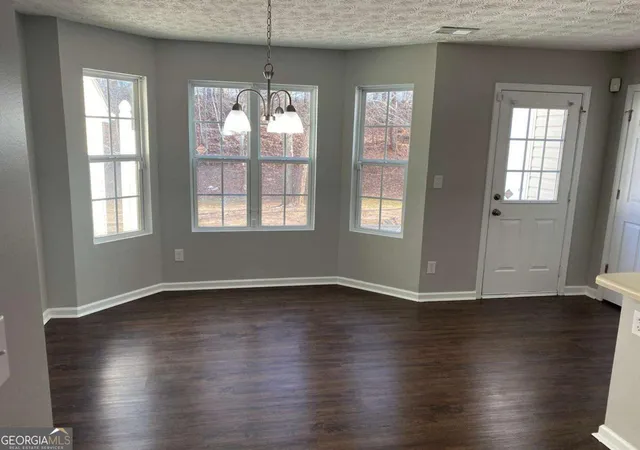 Photo 3 of Sale Pending at 2752 Valley Green Dr, Gainesville, GA 30504 | MLS# 10819018 | Listing updated on 2026-09-15