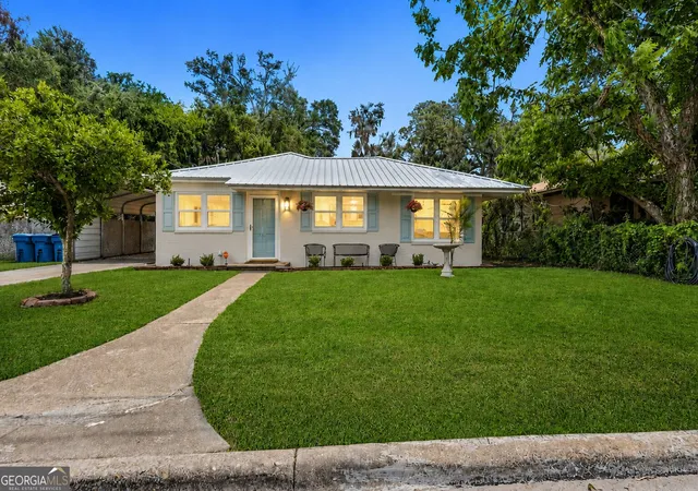 Photo 1 of Single family home for sale at 1204 4th Ave, Brunswick, GA 31520 | MLS# 10822541 | Listing updated on 2026-09-02