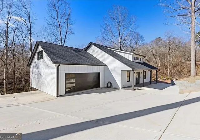 Photo 2 of Single family home for sale at 4732 Walnut Bnd Dr, Gainesville, GA 30507 | MLS# 10812983 | Listing updated on 2026-09-23