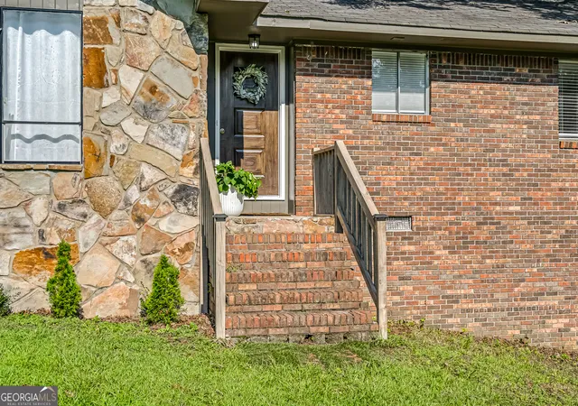 Photo 3 of Single family home for sale at 2814 Suncrest Dr, Dalton, GA 30721 | MLS# 10809381 | Listing updated on 2026-09-22
