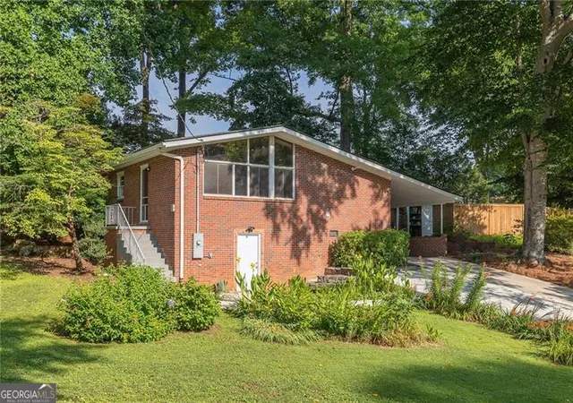 2nd image of 2988 Vine Cir, Decatur, GA 30033 | MLS# 10806353