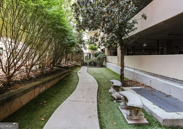 2nd image of 250 Broad St W, Athens, GA 30601