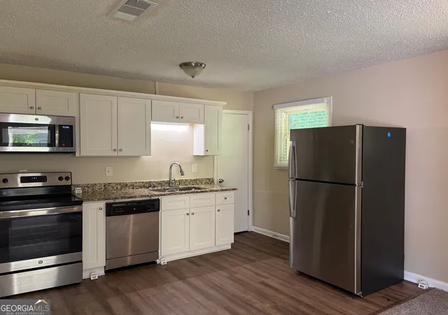 Photo 4 of Single family home for sale at 2192 Chestnut Log Loop, Lithia Springs, GA 30122 | MLS# 10832910 | Listing updated on 2026-10-24