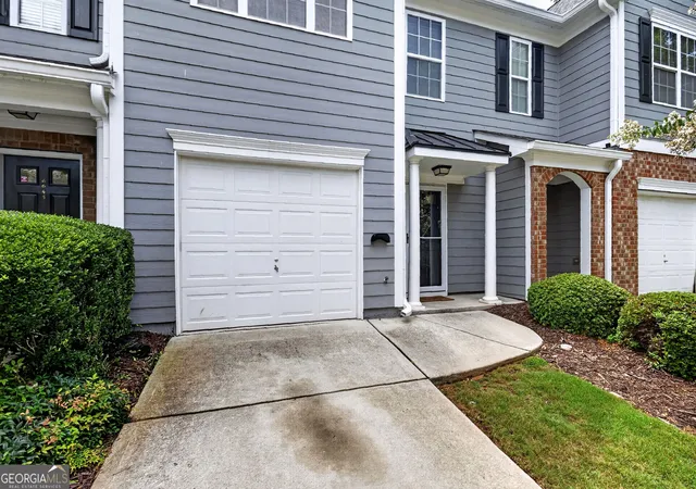 Photo 2 of Townhouse for sale at 6647 Splashwater Dr, Flowery Branch, GA 30542 | MLS# 10822135 | Listing updated on 2026-09-12