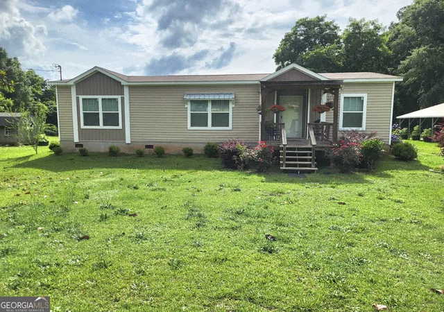 Homes for sale in Lanett, AL | 1902 35th Ave Sw, Lanett, AL 36863 | MLS# 10777438