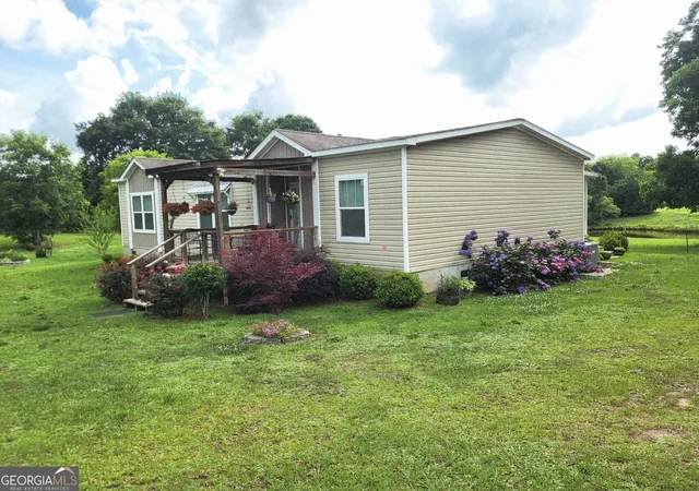 Homes for sale in Lanett, AL | 1902 35Th Ave Sw, Lanett, AL 36863 | MLS# 10777438