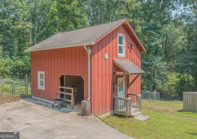 Photo 4 of Sale Pending at 8902 Barbara Dr, Soddy Daisy, TN 37379 | MLS# 10816536 | Listing updated on 2026-09-04