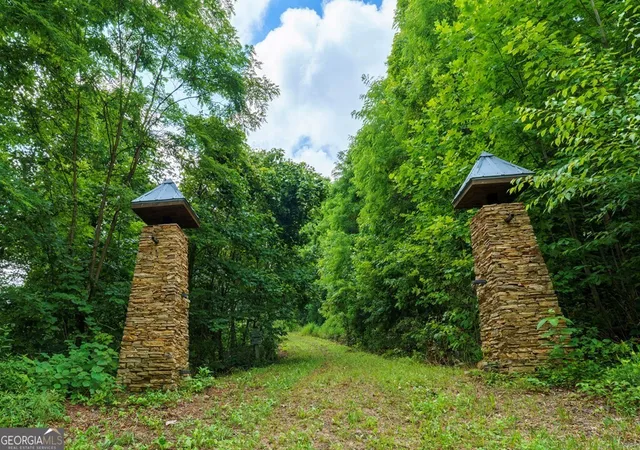 Photo 3 of Single family home for sale at 235 Rios Dr, Bryson City, NC 28713 | MLS# 10802483 | Listing updated on 2026-10-08