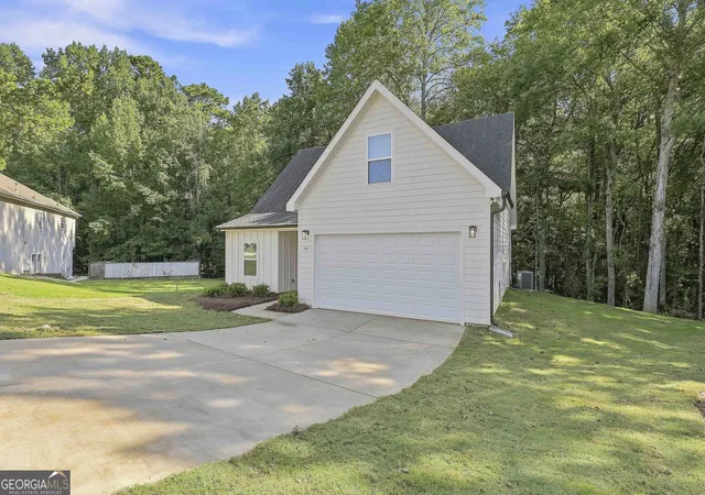 Photo 2 of Single family home for sale at 105 Kent Dr, Fayetteville, GA 30214 | MLS# 10833007 | Listing updated on 2026-08-26